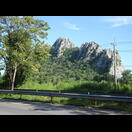 Auch hier gibt es immer wieder markante Felsen